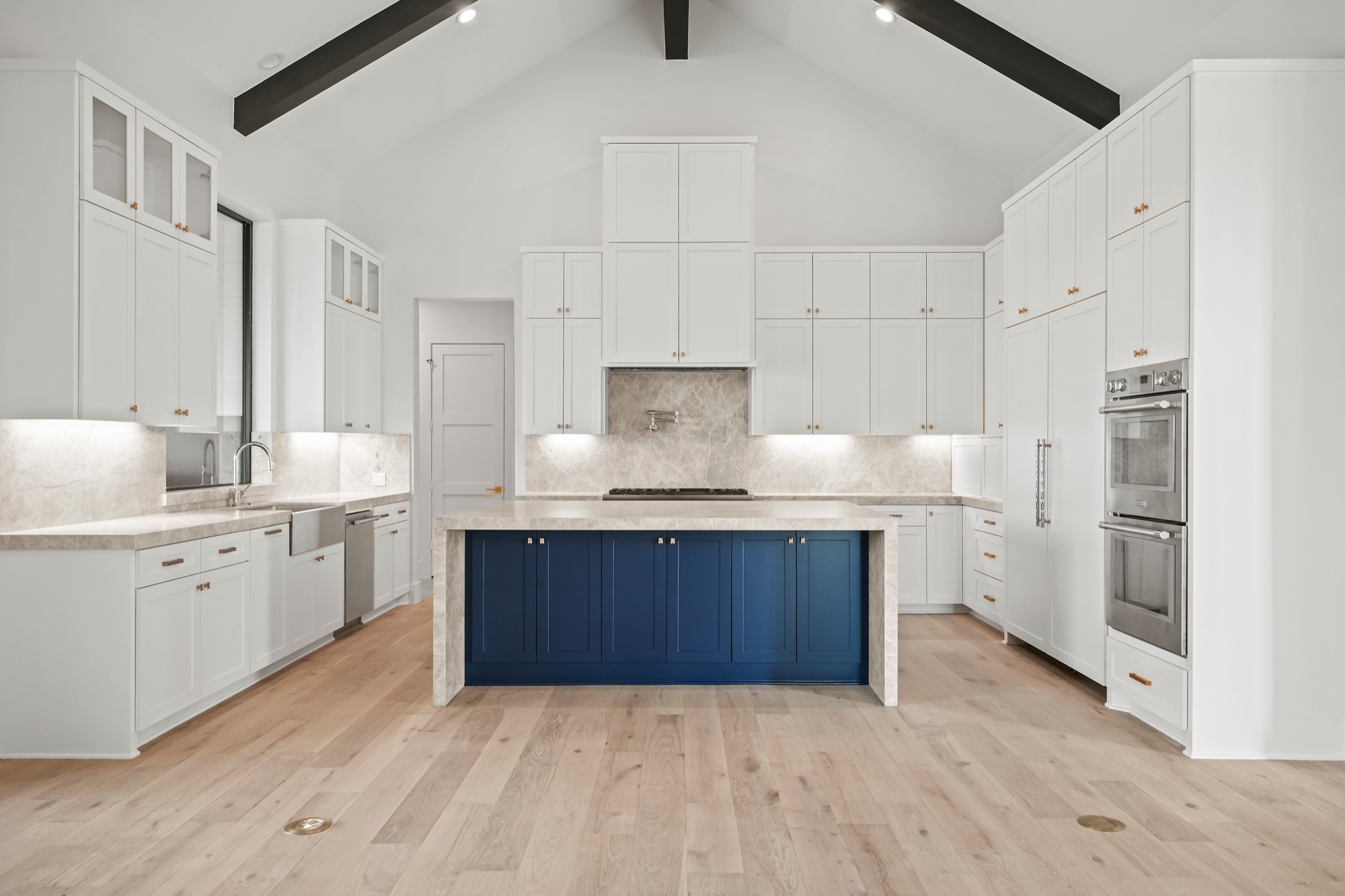 Chef's kitchen in a Psalms Fine Homes Smithville residence